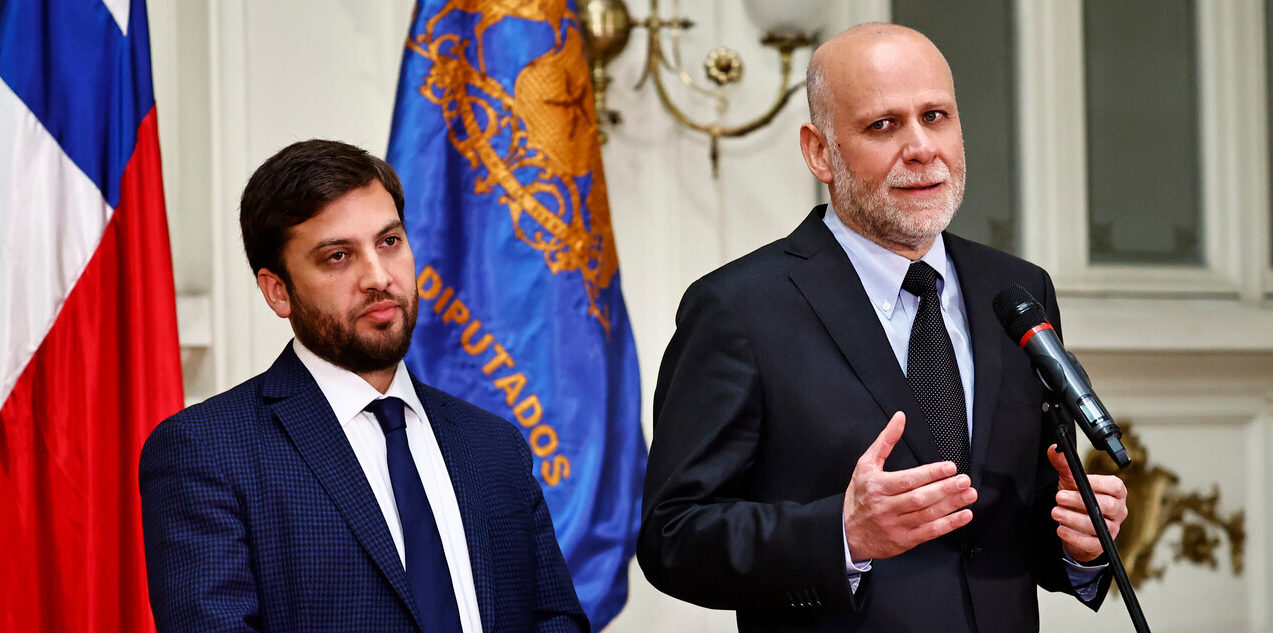 El Presidente del senado Alvaro Elizalde junto al presidente de la cámara Emiliano Soto se refieren a la reunión de diálogos constitucionales.