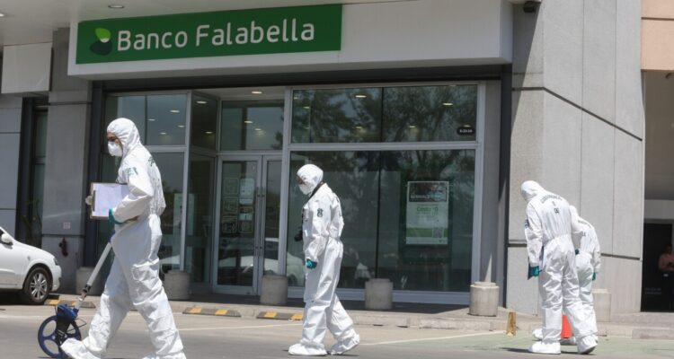 Decretan medidas cautelares para detenidos por robo en banco de Quilicura