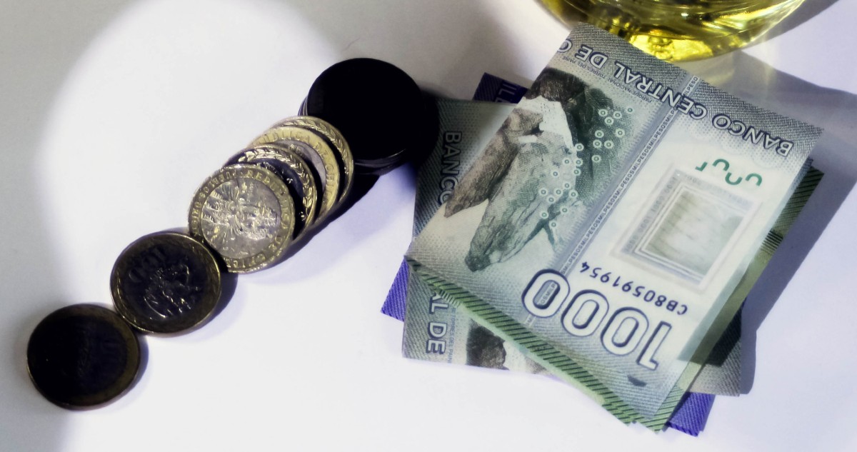 Banco Mundial proyecta aumento de pobreza en Chile como secuela de inflación y alza de costo de vida
