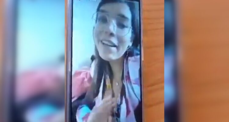 Doctora causa polémica por reclamar por asignación de turnos