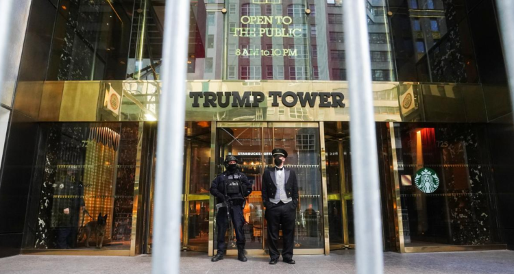 El acceso de la Torre Trump.