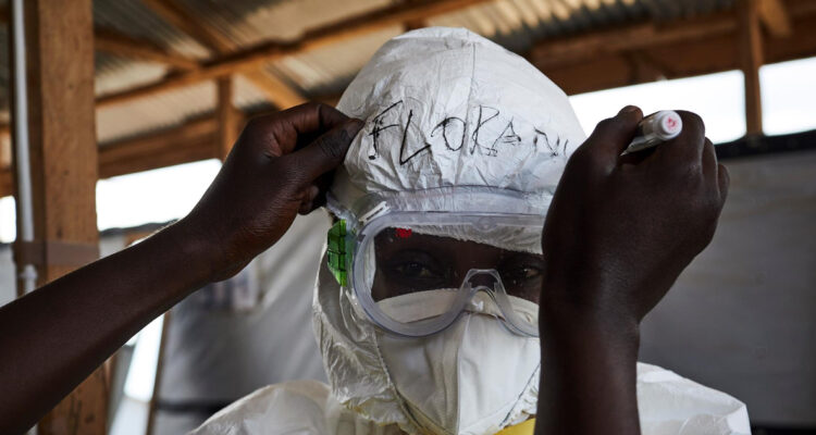 Foto por brote de ébola en Uganda