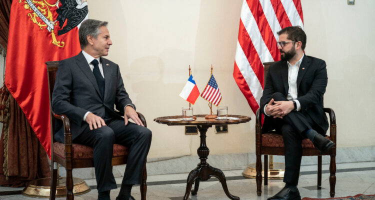 Secretario de Estado de EEUU confía en incrementar inversiones con Chile tras visita a La Moneda