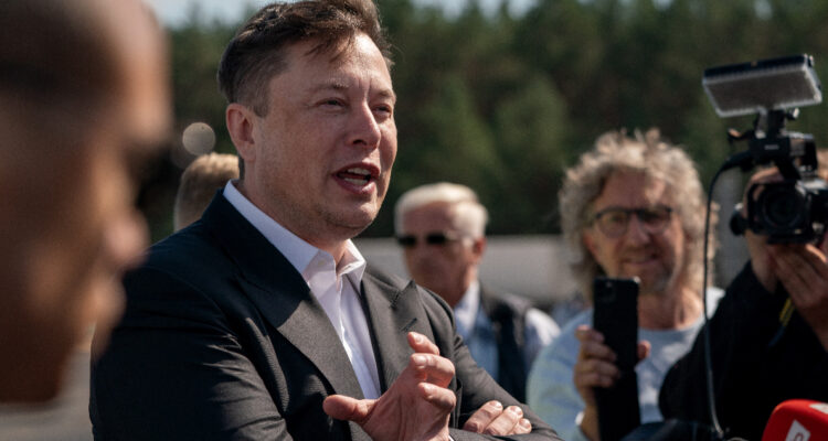 Elon Musk planea cortar el 75% del personal de Twitter, según reportes