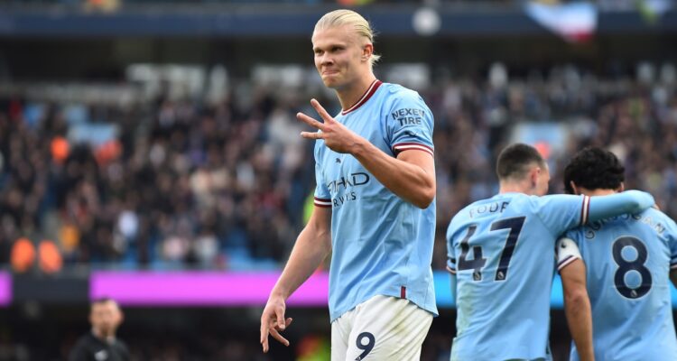 Erling Haaland brilló con tres goles ante el United por Premier League.