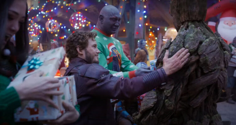 Starlord celebrando Navidad con los Guardianes de la Galaxia en el especial de Navidad.
