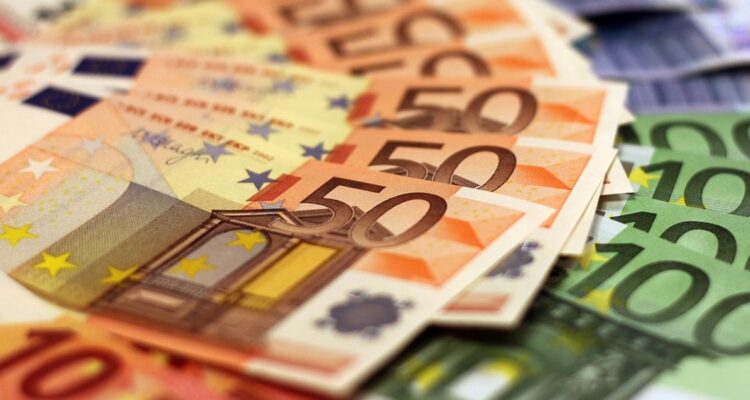 El euro logra posicionarse ligeramente ante el dólar pese a la aversión al riesgo