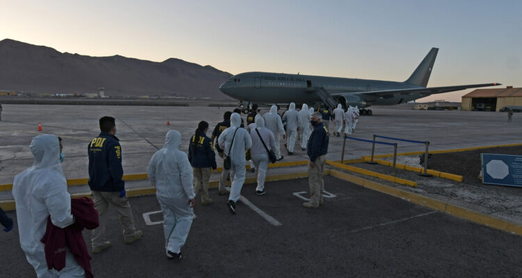 Gobierno anuncia proyecto para facilitar expulsión de extranjeros condenados por Ley de Drogas