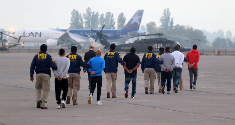 Proyecto para expulsar migrantes condenados por Ley de Drogas inicia trámite en medio de críticas