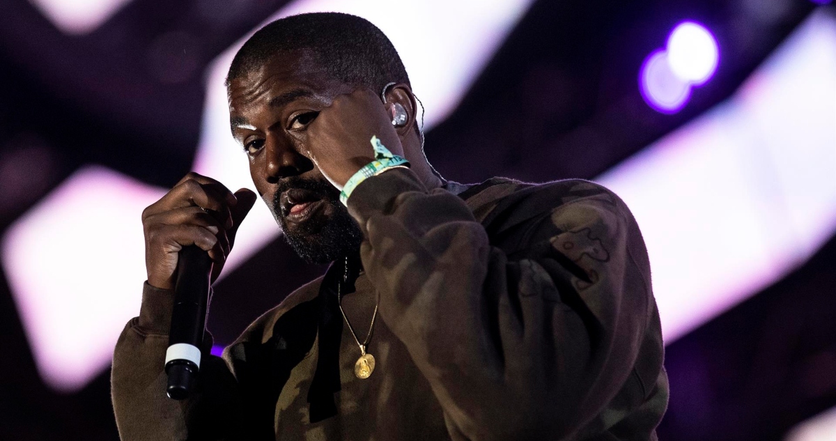 Familia de George Floyd demanda a Kanye West tras poner en duda causa de muerte