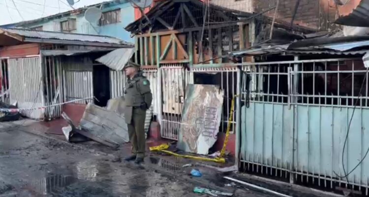 Mujer muere tras incendio de su casa en La Pintana y la PDI indaga si es un femicidio