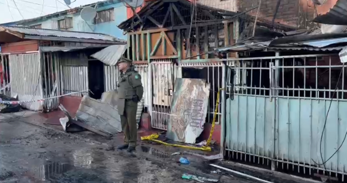 Mujer muere tras incendio de su casa en La Pintana y la PDI indaga si es un femicidio