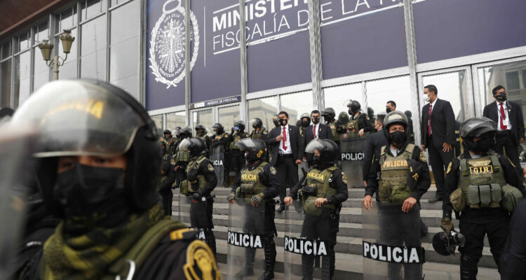 Fiscalía de Perú abre investigación contra ministro de Salud por presunta corrupción