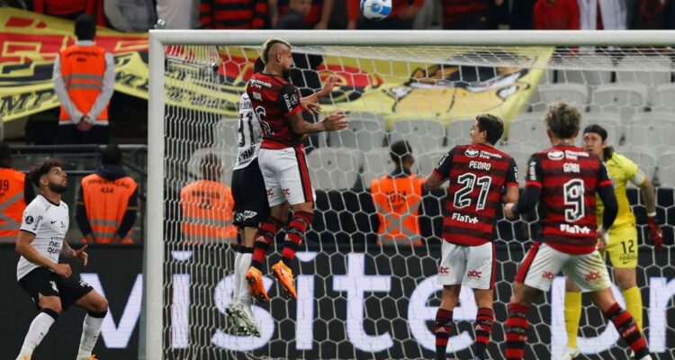 Corinthians y Flamengo dan vida a final de ida de la Copa de Brasil