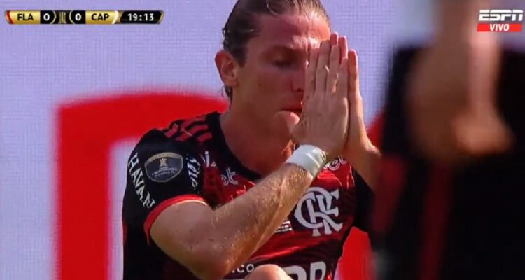 El defensor Filipe Luis volvió a lesionarse en una final de Copa Libertadores