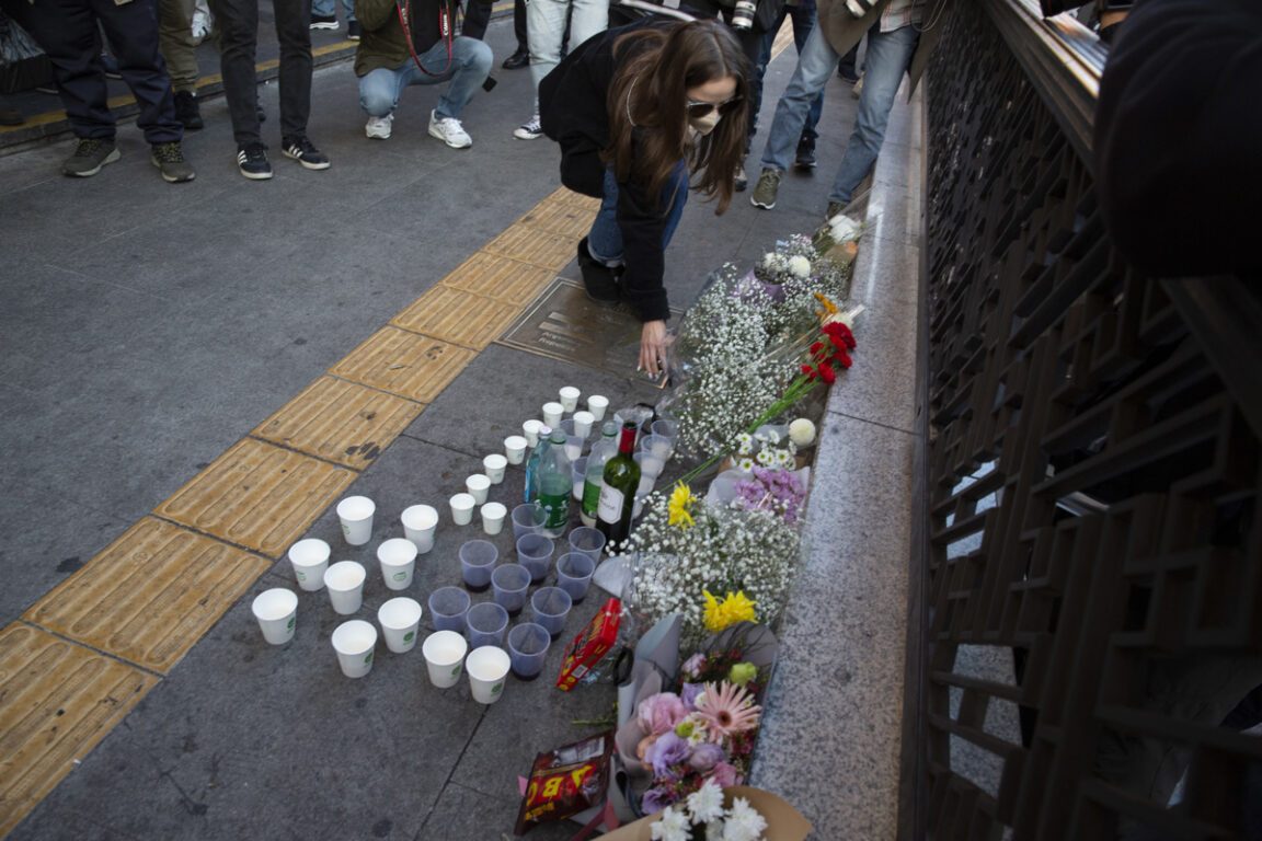 Corea del Sur declara luto por tragedia en Seúl: peatones dejan flores