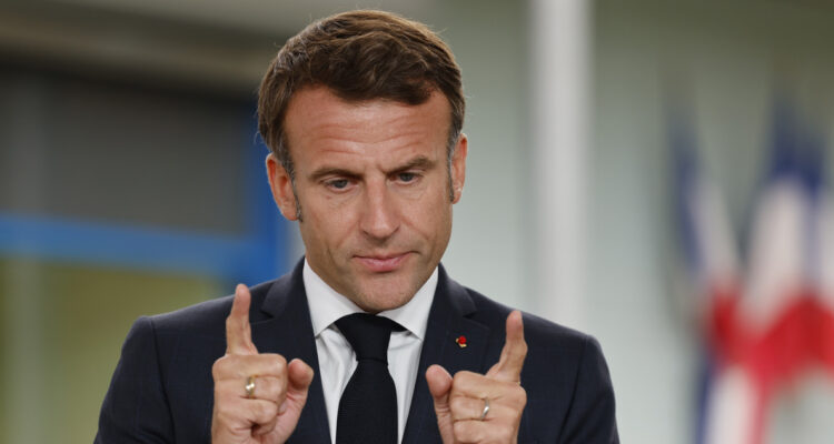 Francia promete a Ucrania incrementar su apoyo militar tras bombardeos rusos