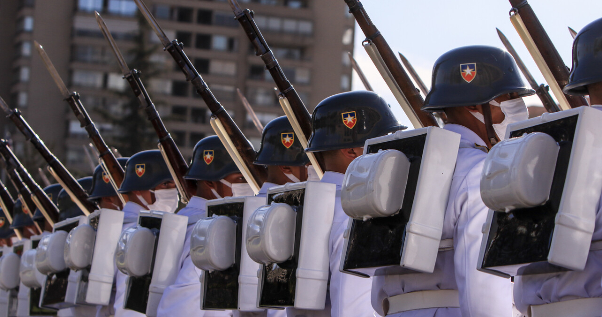 Polémica por petición del Gobierno para saber planes de estudio y profesores en las Fuerzas Armadas