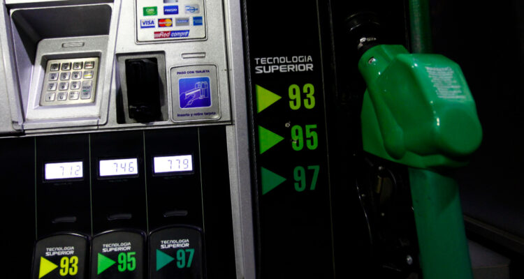 Gasolina de 93 octanos cae $0,1 por litro y las demás sufren nueva alza