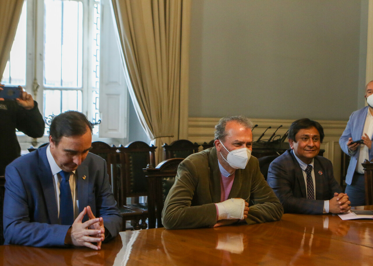 Gobernadores piden a La Moneda cumplir promesa y eliminar figura de delegados presidenciales