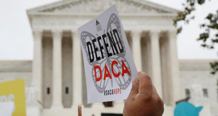 Google, Amazon, Apple y más: grandes empresas de EEUU defienden programa migratorio DACA