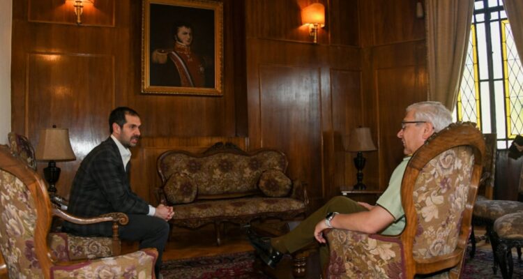 Grau se reúne con carabineros