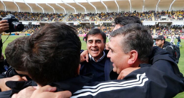 Gustavo Quinteros celebró con todo el título de Colo Colo