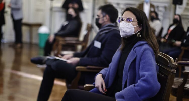 Alcaldesa Hassler llama a que cualquier manifestación por 18-O no dañe espacios públicos de Santiago