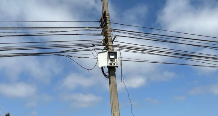 Hombre muere electrocutado tras intentar “colgarse” del tendido eléctrico en La Serena