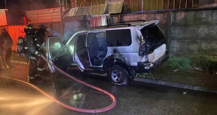 Incendio auto en Valdivia