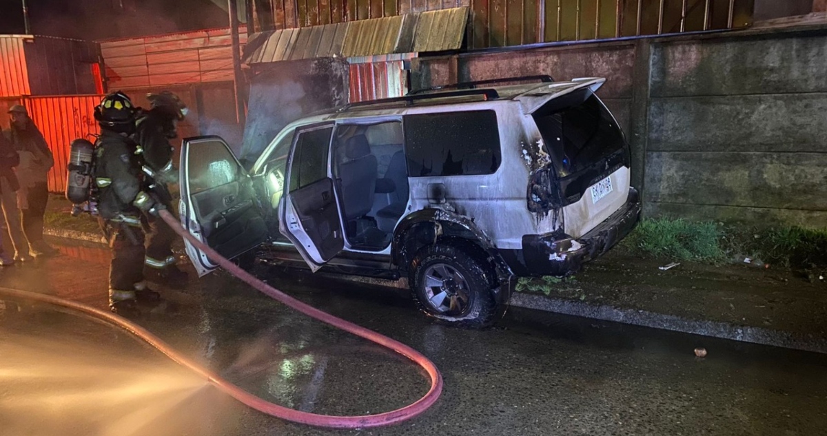 Incendio auto en Valdivia