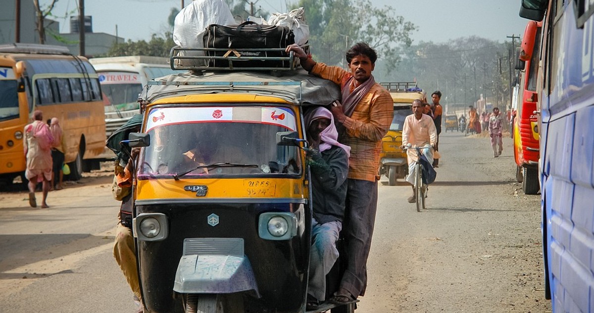 Ante críticas por desempleo: Gobierno de India promete un millón de puestos en sector público