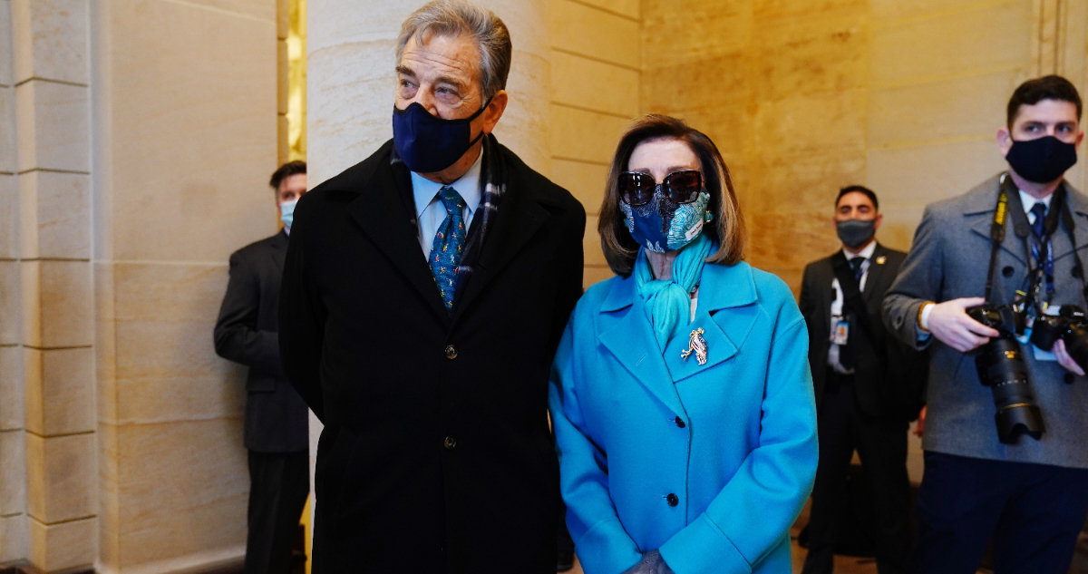 EEUU: hombre invade casa de Nancy Pelosi y ataca a “violentamente” a su marido