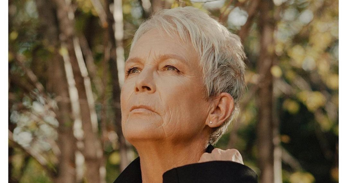 Jamie Lee Curtis posa seria para la cámara. La actriz aseguró que teme por la vida de su hija transgénero.