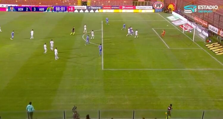 Junior Fernandes se perdió en la agonía el empate de la U ante Audax