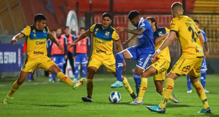 La U y Everton igualaron en el Santa Laura