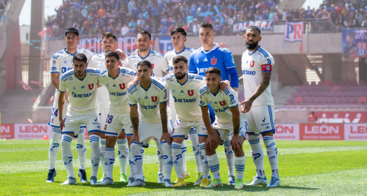 Fuerte cruce al interior de Universidad de Chile.