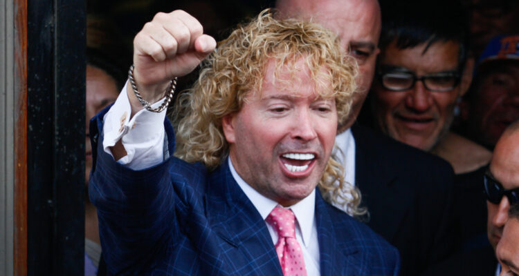 Leonardo Farkas expica millonaria donación