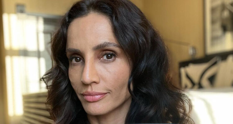 La actriz Leonor Varela posa seria mirando a la cámara.