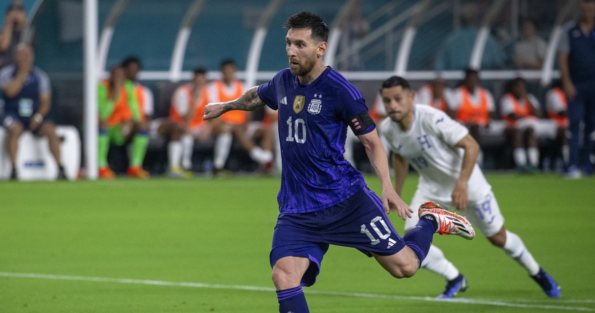 Organizadores del Mundial quieren a Lionel Messi campeón en Qatar 2022.