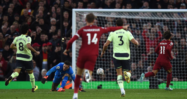 Liverpool superó al Manchester City en Premier League