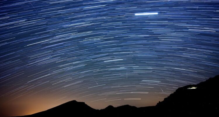 Dónde y cuándo ver la lluvia de estrellas oriónidas del Cometa Halley