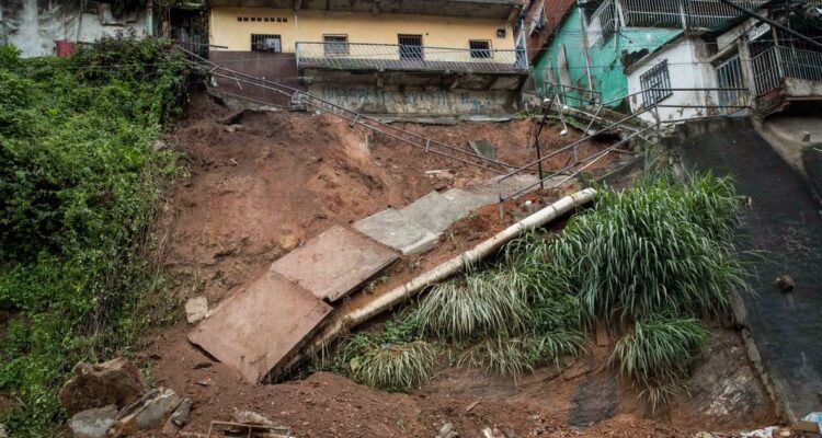 Al menos 22 muertos y más de 50 desaparecidos deja deslave en Venezuela