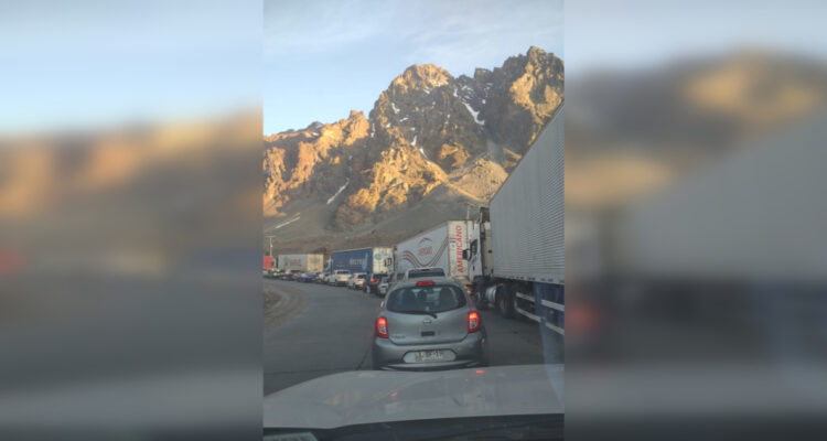 Alta congestión vehicular marcó apertura del paso fronterizo Los Libertadores