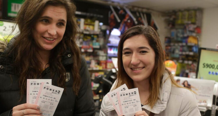 Chilenos participan por el pozo del powerball de Estados Unidos