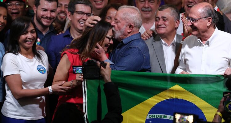 Lula da Silva celebrando su victoria.