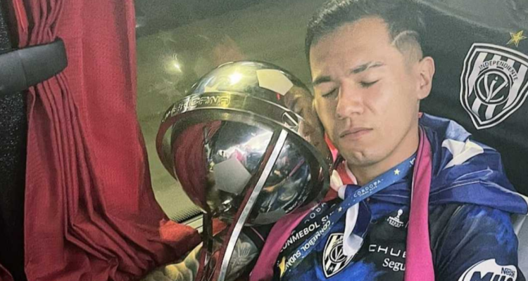 Matías Fernández se consagró campeón de la Copa Sudamericana.