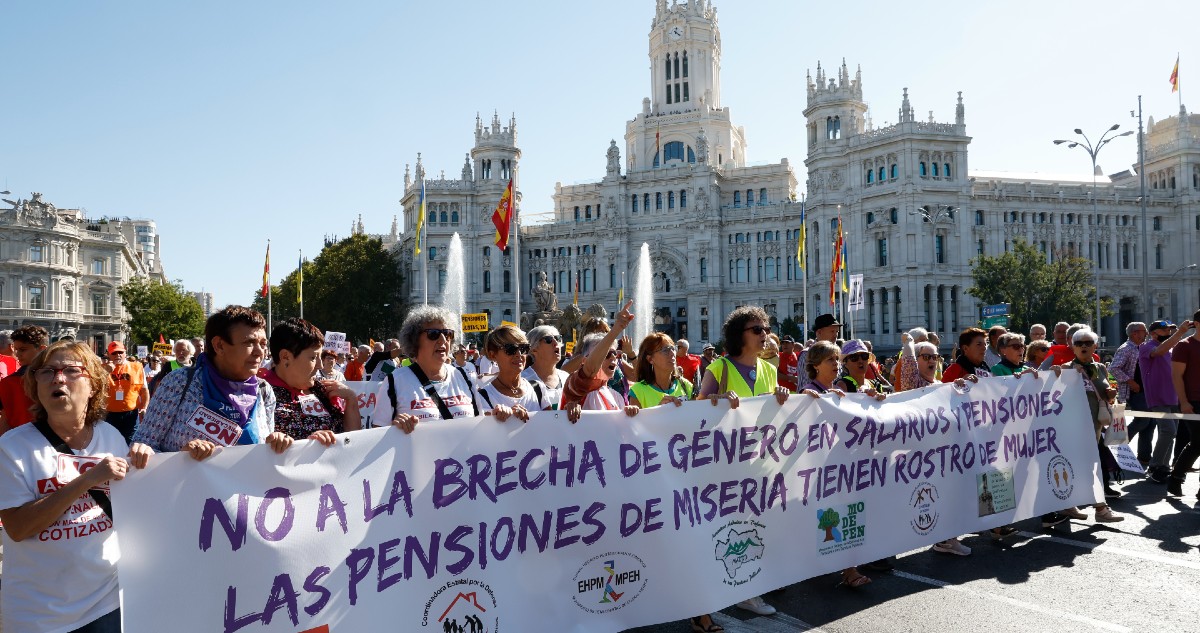 Miles de personas marchan en España pidiendo que pensiones y salarios suban según el IPC