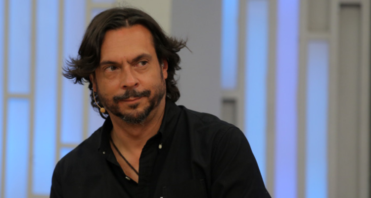 Mauricio lanza crítica a nota de El Mercurio