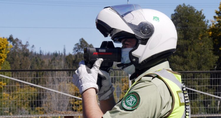 Salida récord: conoce las medidas ante los 543 mil autos que dejarían Santiago este fin de semana